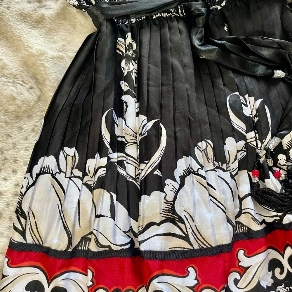 BLACK HOUSE WHITE MARKET
NICELY PLEATED SKIRT SIZE S - Picture 3 of 8
